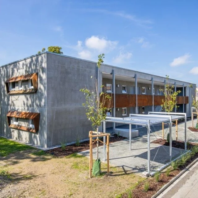 Die Elektroarbeiten an der Notunterkunft in Konstanz sind abgeschlossen.

Von der Installation bis zur finalen Umsetzung durften wir dieses Projekt elektrotechnisch begleiten und einen wichtigen Beitrag zur sicheren Nutzung des Gebäudes leisten.

Gerade bei Gebäuden dieser Art kommt es auf eine zuverlässige, saubere und termingerechte Ausführung an – damit die technische Infrastruktur im Alltag funktioniert.

Vielen Dank an alle Beteiligten für die gute Zusammenarbeit.

#MainElektro #Elektroinstallation #Gebäudetechnik #Elektroarbeiten #Konstanz #Notunterkunft #Projektabschluss #Elektrotechnik #Bauprojekt #Wohnungsbau #Gewerbebau #RheinMain #Elektrofachbetrieb #züblin